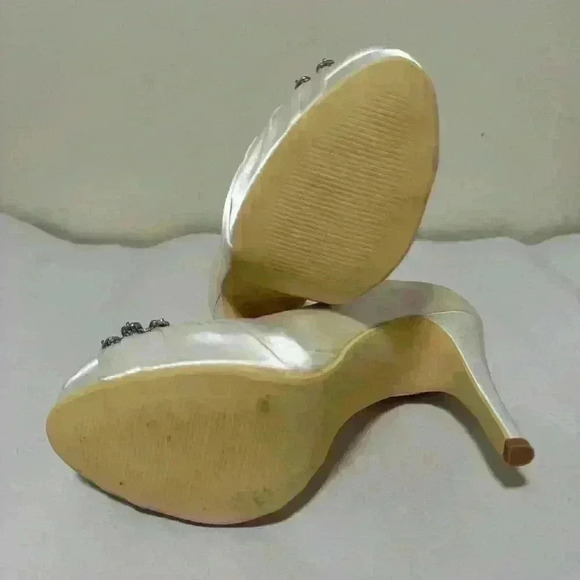 Elegant Park Heels 7 - Picture 5 of 6